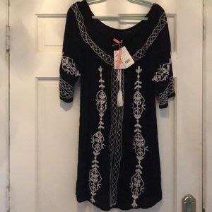 Cute & versatile black shift w/white embroidery.